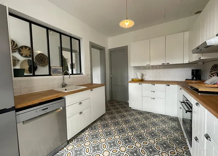 Villa Grande - 50m - Piscine - Proche Centre Gare - Parking