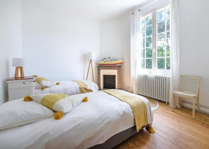 Villa Grande - 50m - Piscine - Proche Centre Gare - Parking