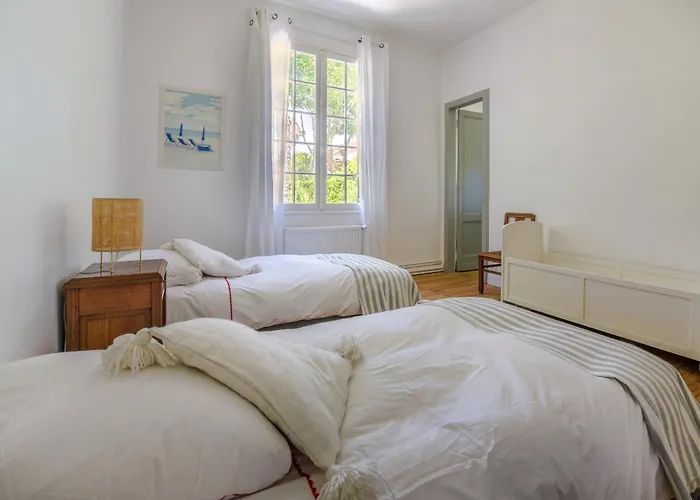 Villa Grande - 50m - Piscine - Proche Centre Gare - Parking *