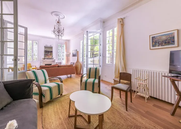 Grande - 50m - Piscine - Proche Centre Gare - Parking *